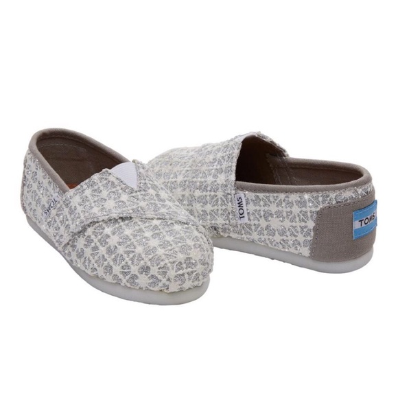 Toms Other - SOLD 〰️ Silver Lace Glimmer Classic